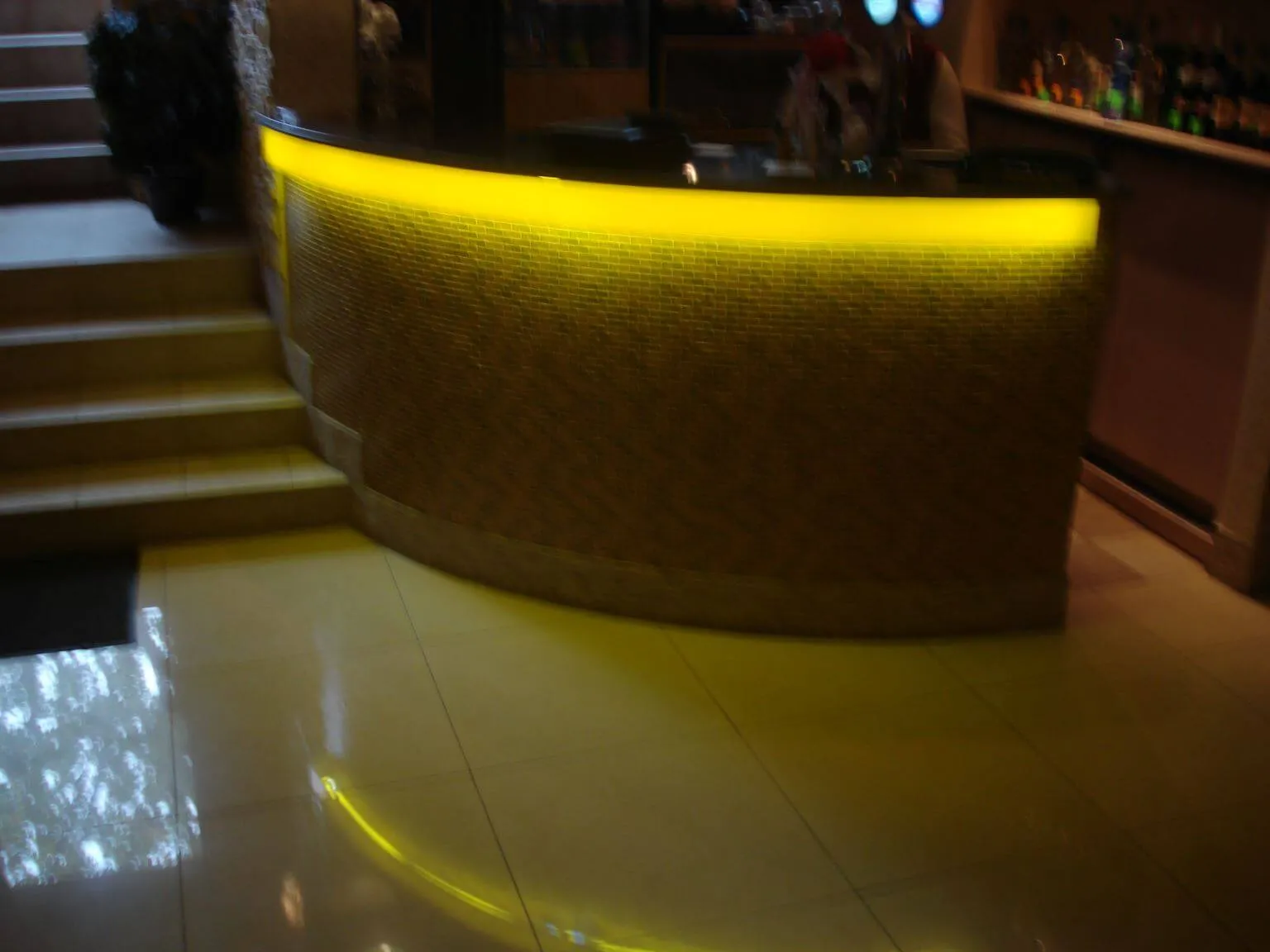 Барна стійка з неоновим підсвічуванням Одеса