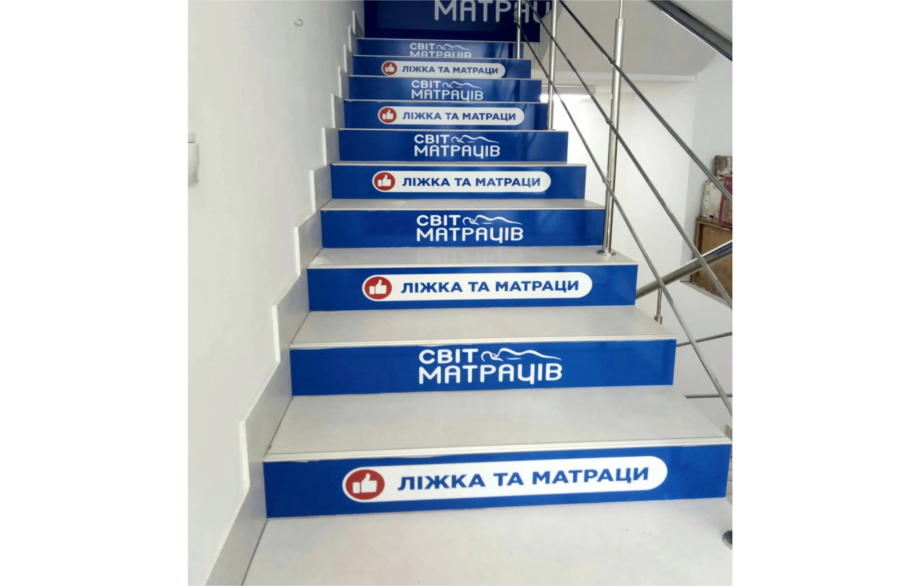 Обклейка сходинок